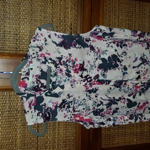Sleeveless halogen floral shell